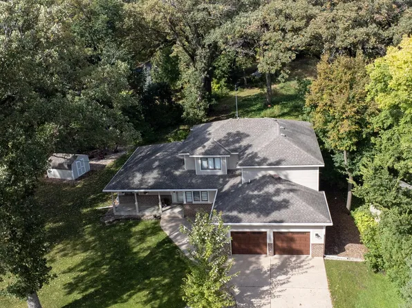 1275 Rolling Oaks Ln NW, Hutchinson, MN 55350