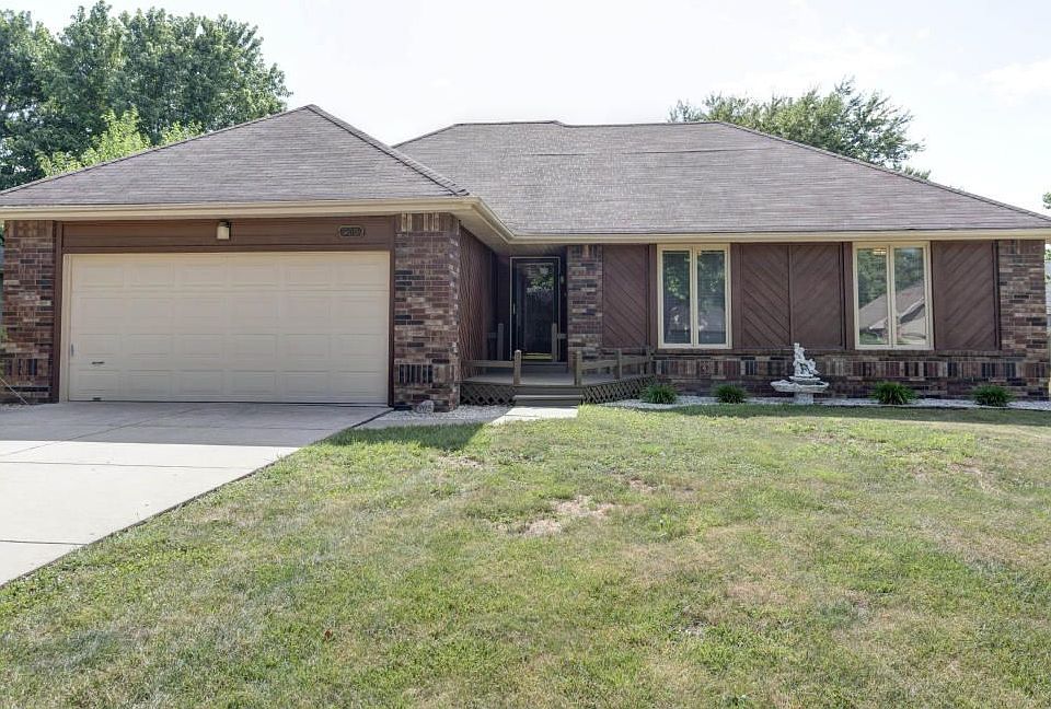 1st image of 905 Fort Ct