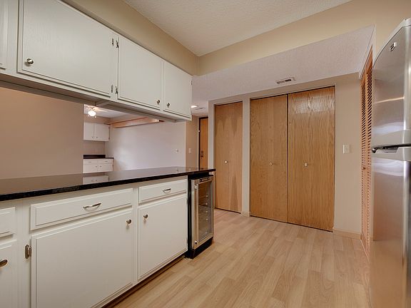 3rd image of 232 Franklin Ave W #207