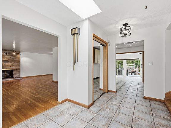 3rd image of 2690 Burnaby Dr