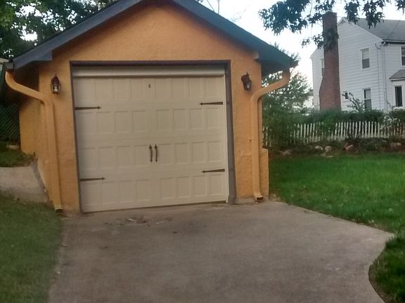 New garage dr comes w remote