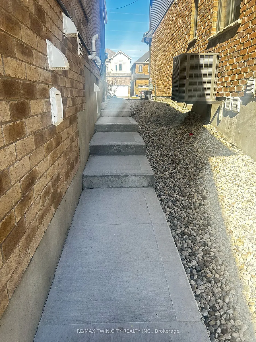 Building Photo - 513 Blair Creek Dr #BASEMENT