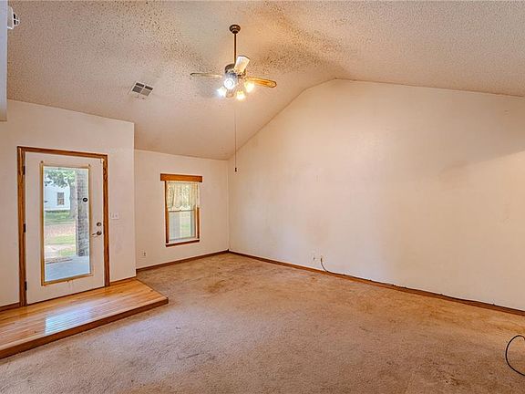 5th image of 323 S Holbrook St