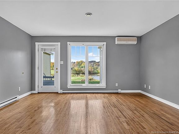 4th image of 516 Riverside Dr #9