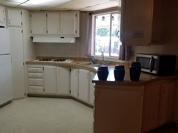 2nd image of 83 Majesty Way #83