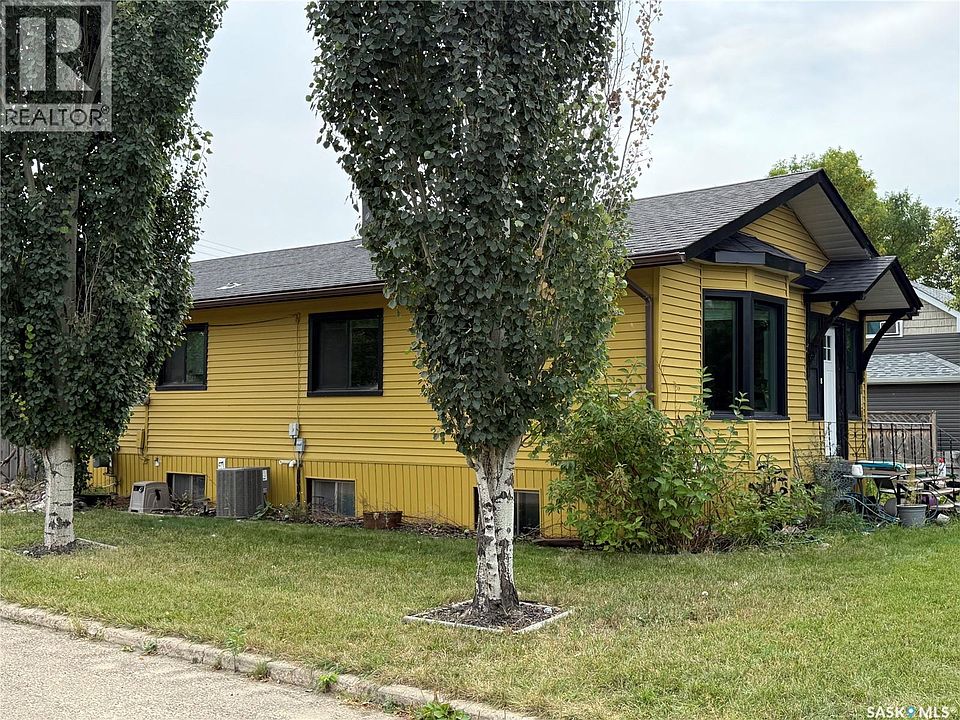 1st image of 575 8th Ave NE