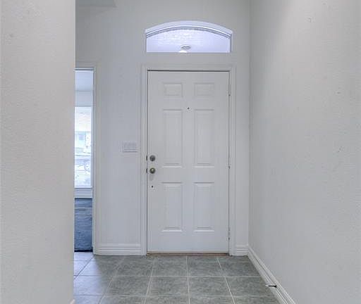 5th image of 1634 Green Briar Dr