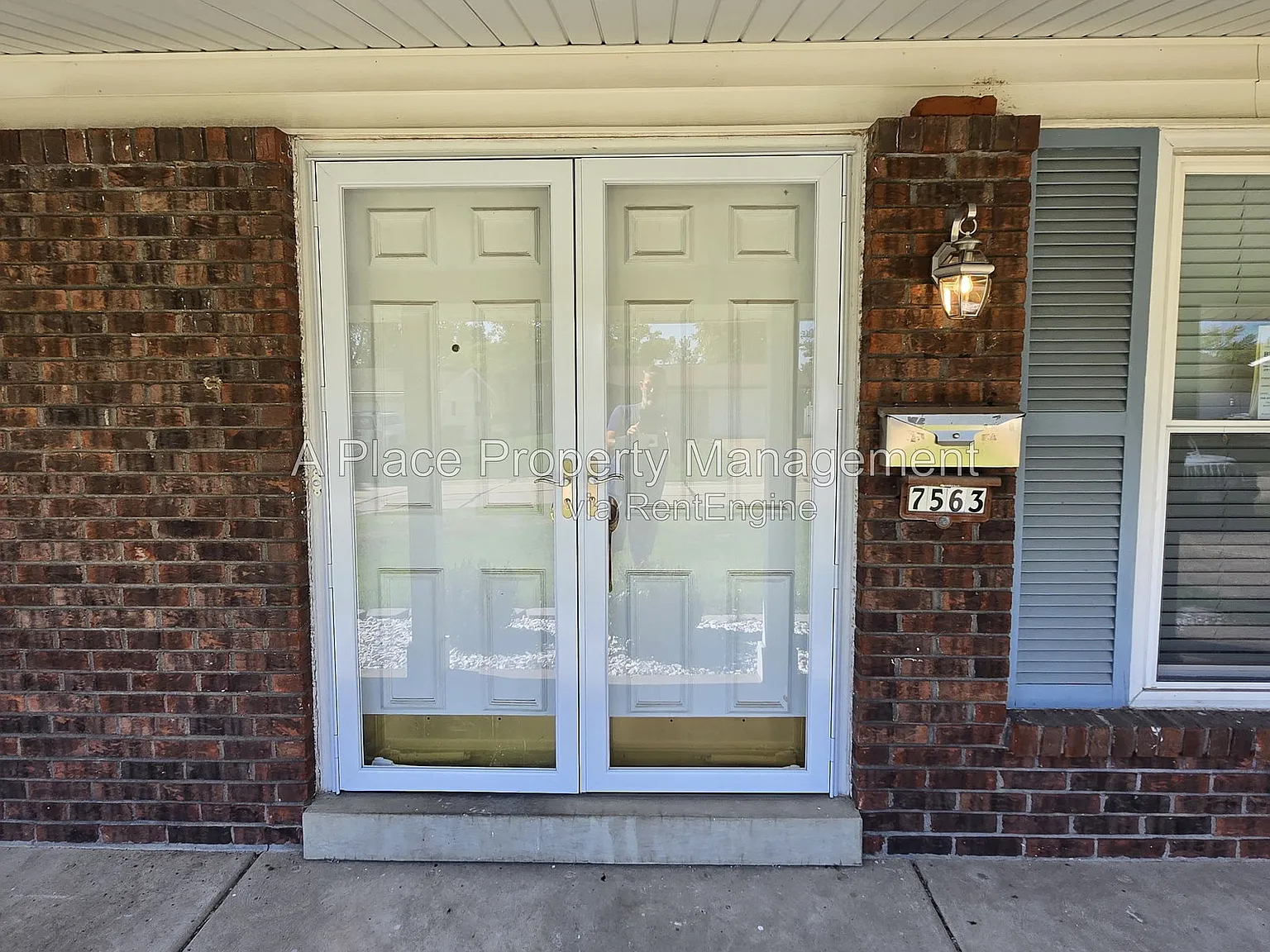3 bed, 2.0 bath, 1228 sqft, $1,995 — Photo 2