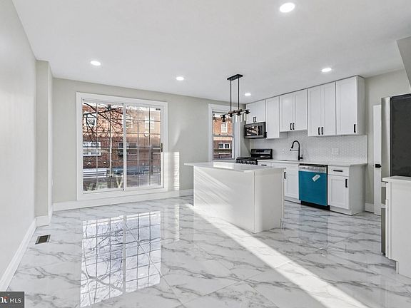 5th image of 7427 Rugby St