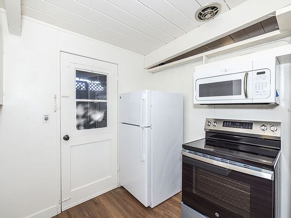 4th image of 65 Roosevelt Cir