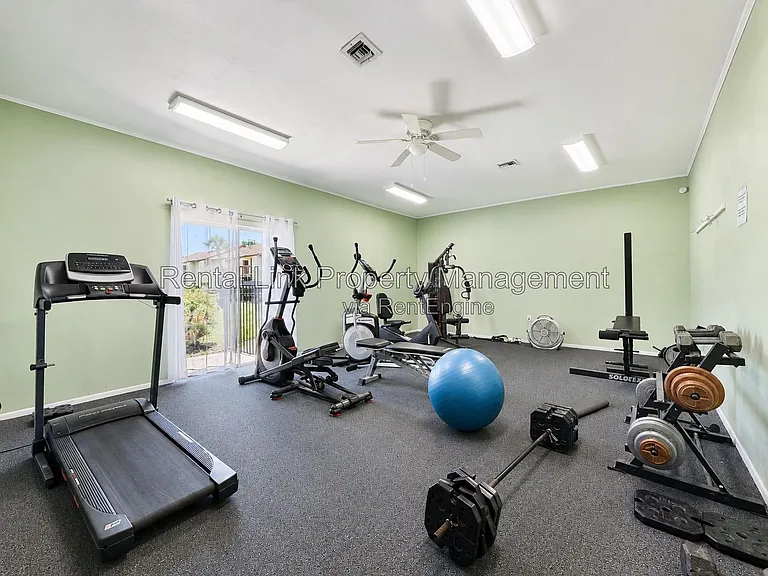 2709 Hidden Lake Blvd #C — Photo 25