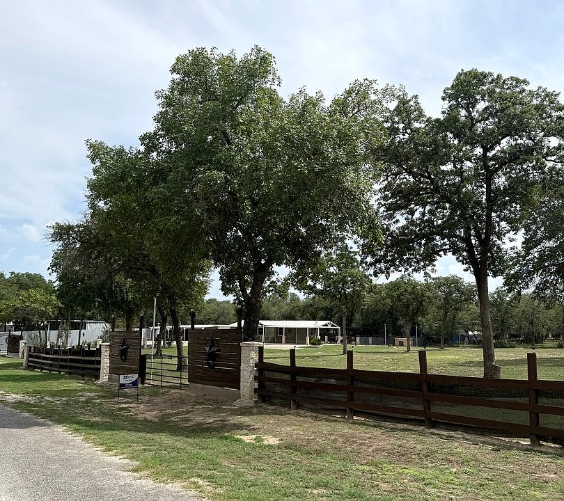 1st image of 704 Hickory Sun