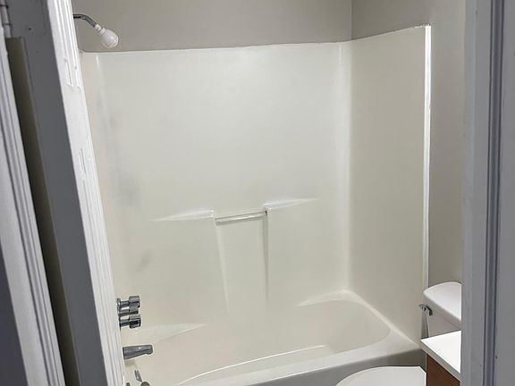 5th image of 258 Walker St