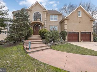 11 Saint Moritz Ln, Cherry Hill, NJ 08003