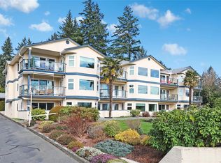 1902 Comox Ave #302, Comox, BC V9M 3M7