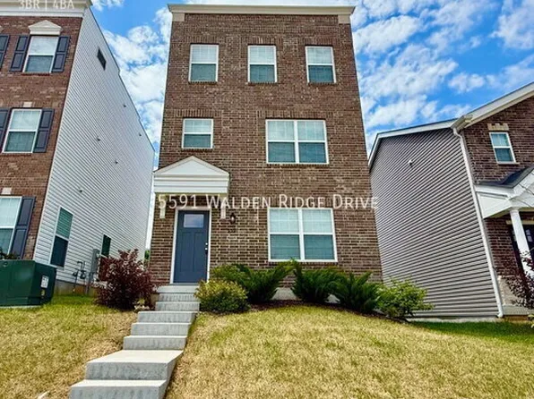 5591 Walden Ridge Dr, Saint Louis, MO 63128