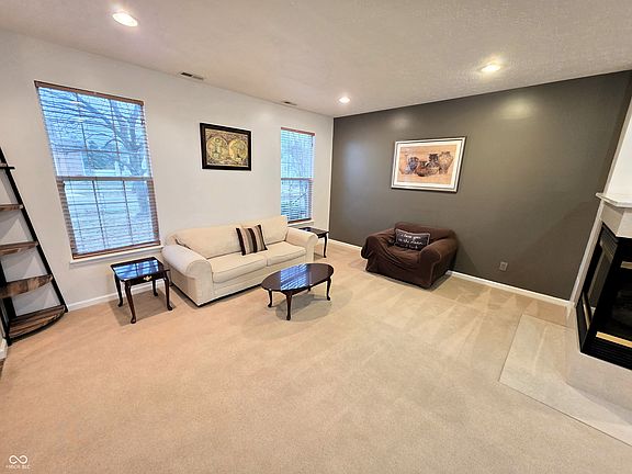 5th image of 1056 Woodfield Ct