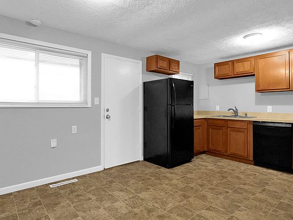 3rd image of 1631 Lucks Rd