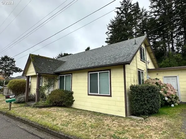 477 1/2 Greenwood St, Florence, OR 97439
