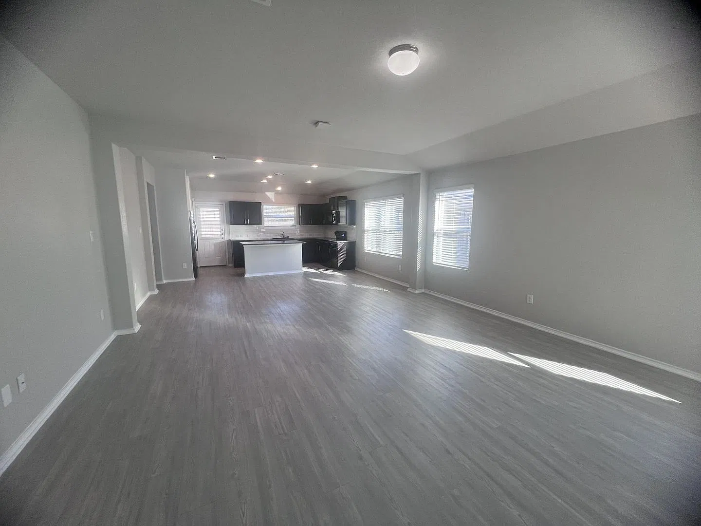 Beautiful 4 bedroom home in Voss Farms! — Photo 3