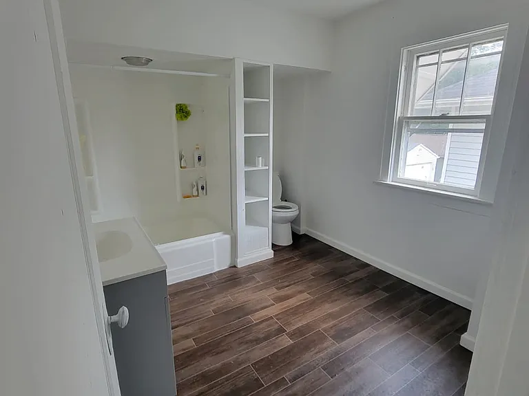 515 E Leasure Ave — Photo 5
