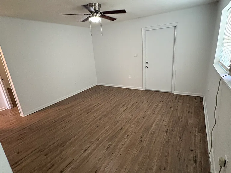 442 N Avenue F — Photo 2