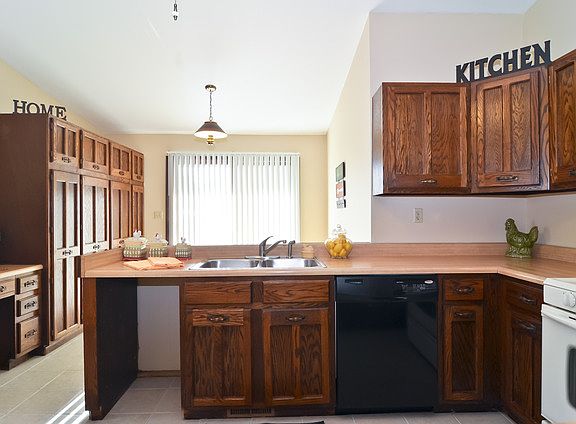 4th image of 908 N Burnham Ct