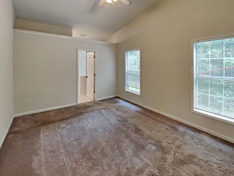 2416 Miller Oaks Cir — Photo 10