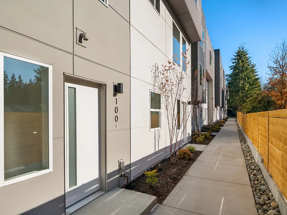 15612 8th Ave SW #104
