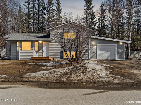 629 3rd St, Palmer, AK 99645