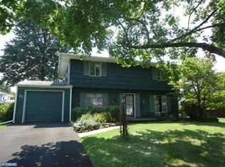 82 Terrace Rd, Levittown, PA 19056