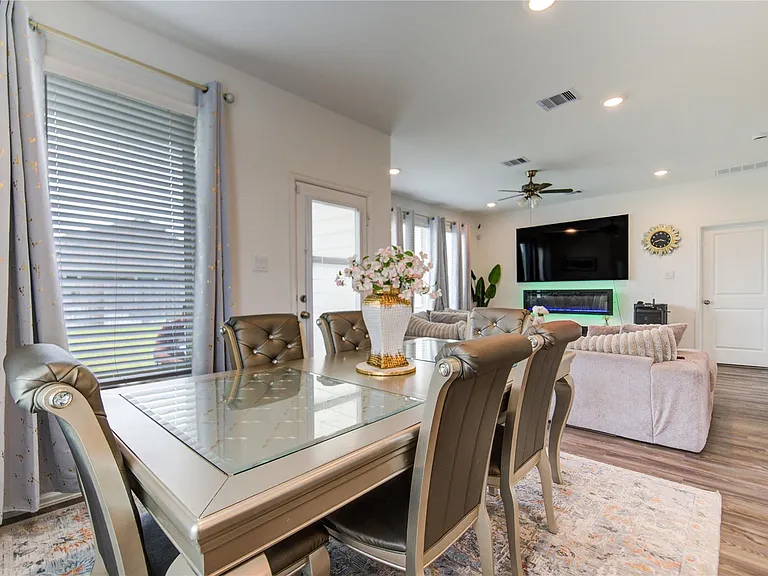 26627 Ledgemont Dr — Photo 16