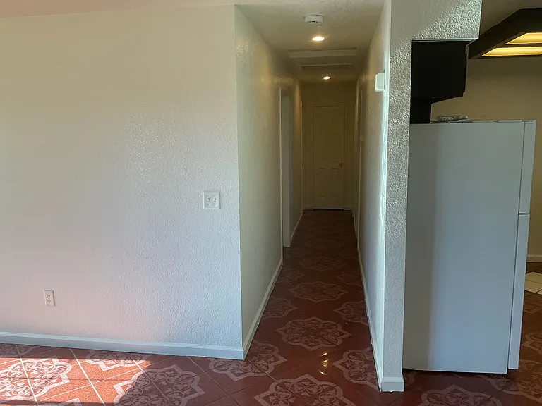 1328 Laguna Way — Photo 3