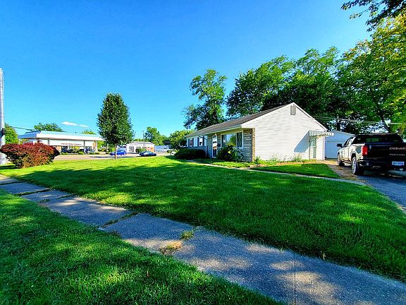 2nd image of 4892 Rainier Dr