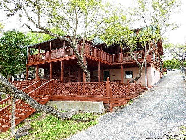 1st image of 739 Lookout Dr
