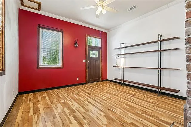 1611 Hollygrove St — Photo 3