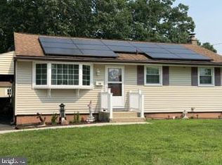13 Hill Dr, Pine Hill, NJ 08021