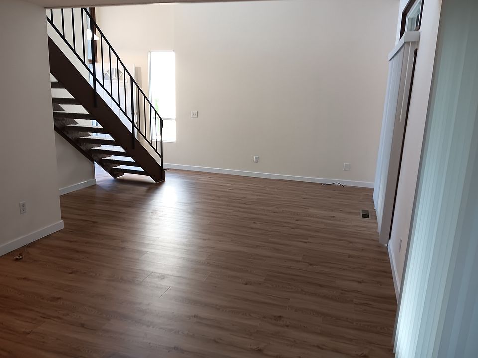 1st image of 790 Lockhaven Dr NE #786D