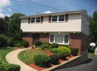 859 Cedarwood Dr, Pittsburgh, PA 15235