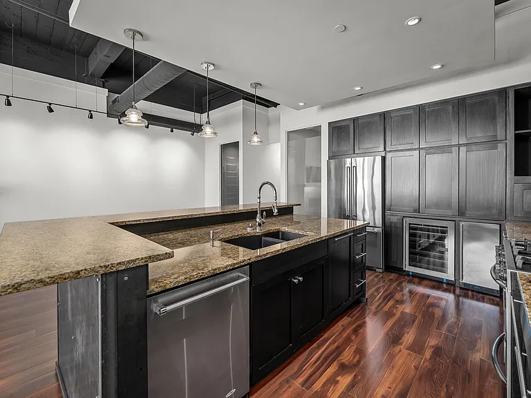 3010 Locust St #208 — Photo 10