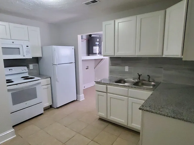 222B Woodrow St — Photo 4