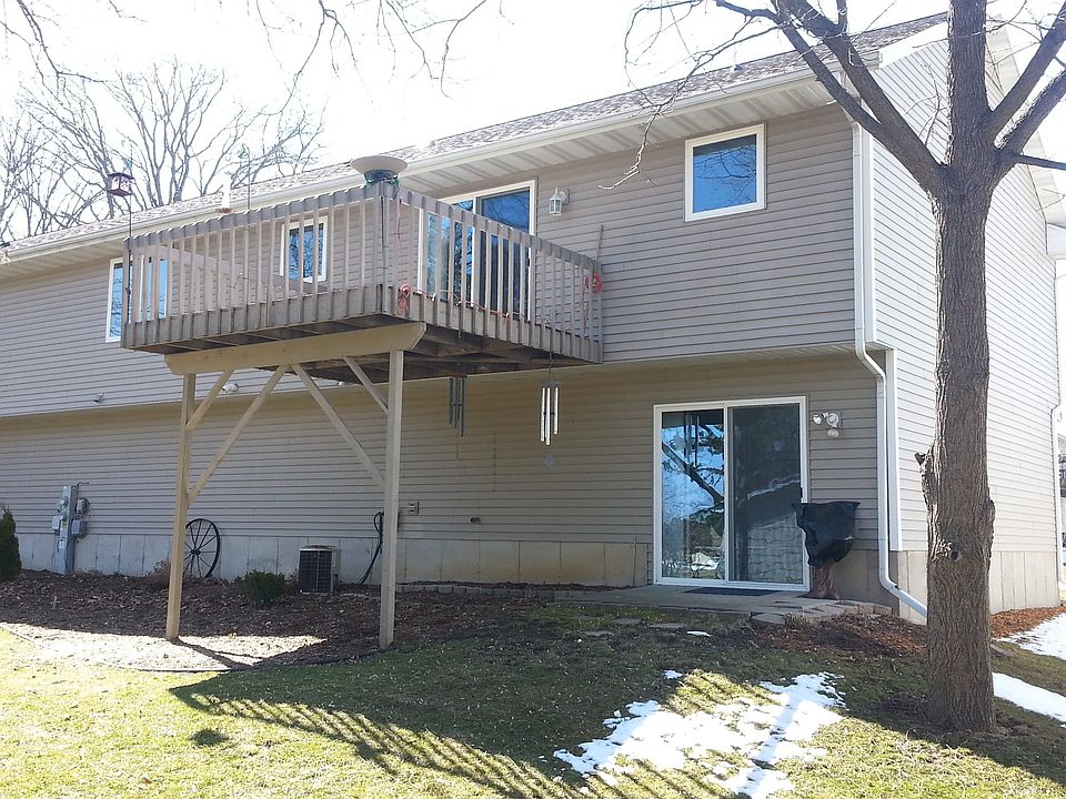 2nd image of 218 Thomson Ln