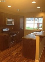 5th image of 512 SE 14th Ave