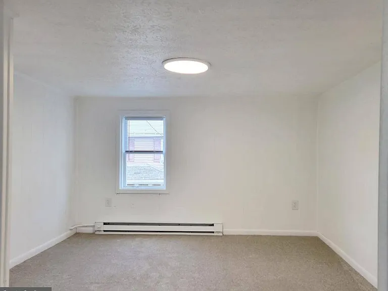 233 Kern St — Photo 9