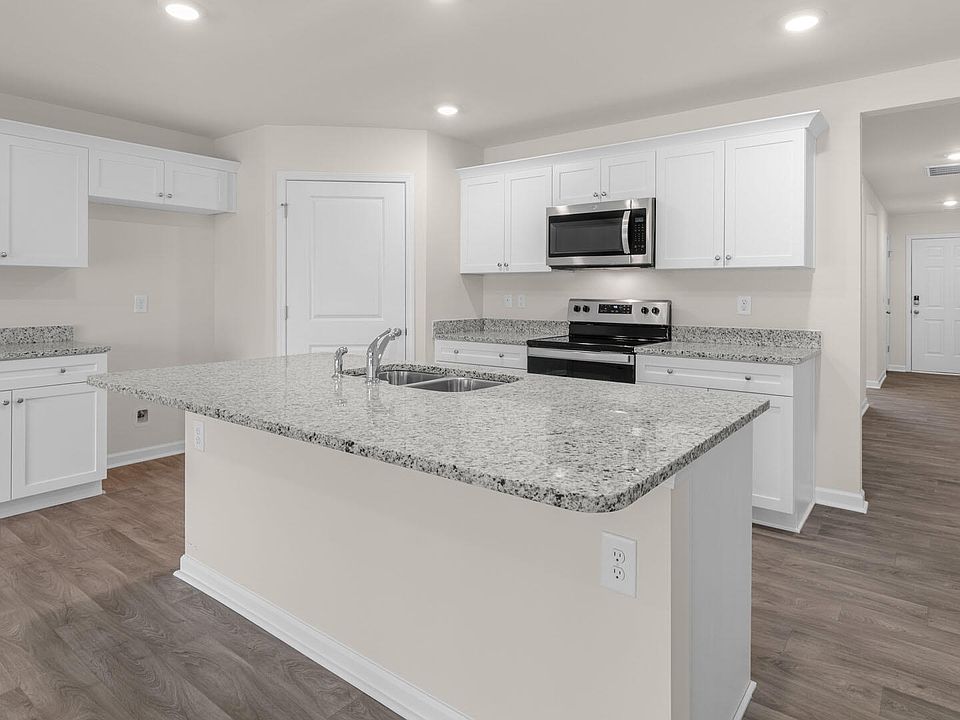1st image of 216 Grove Dr