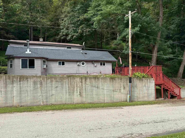 924 Garnavillo Ave, Mc Gregor, IA 52157