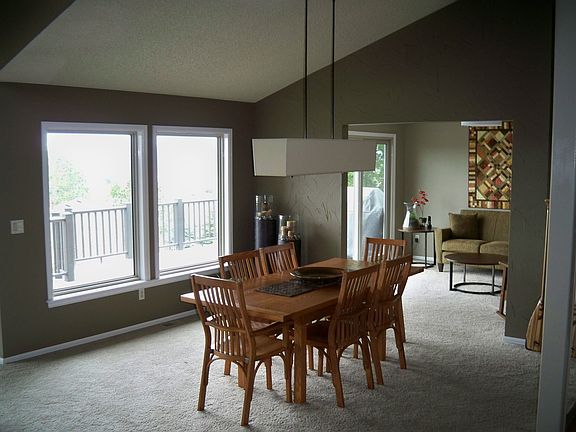 Neutral, warm palette