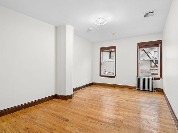 3rd image of 10-13 47th Ave #Townhouse 2