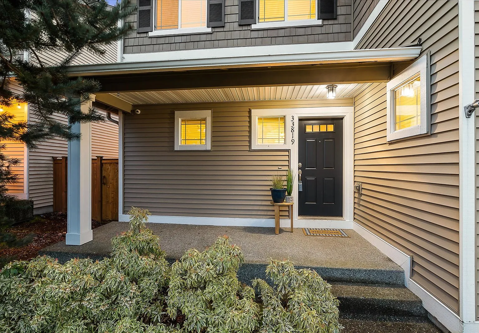 3 bed, 2.5 bath, 2150 sqft, $3,800 — Photo 2