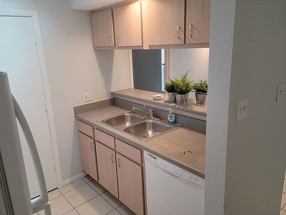 2nd image of 1516 Bay Area Blvd APT E7